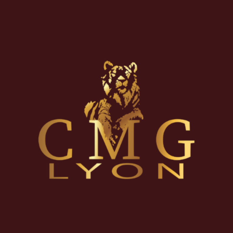 Logo CMG LYON Logo CMG LYON doré avec un lion doré sur fond bordeaux